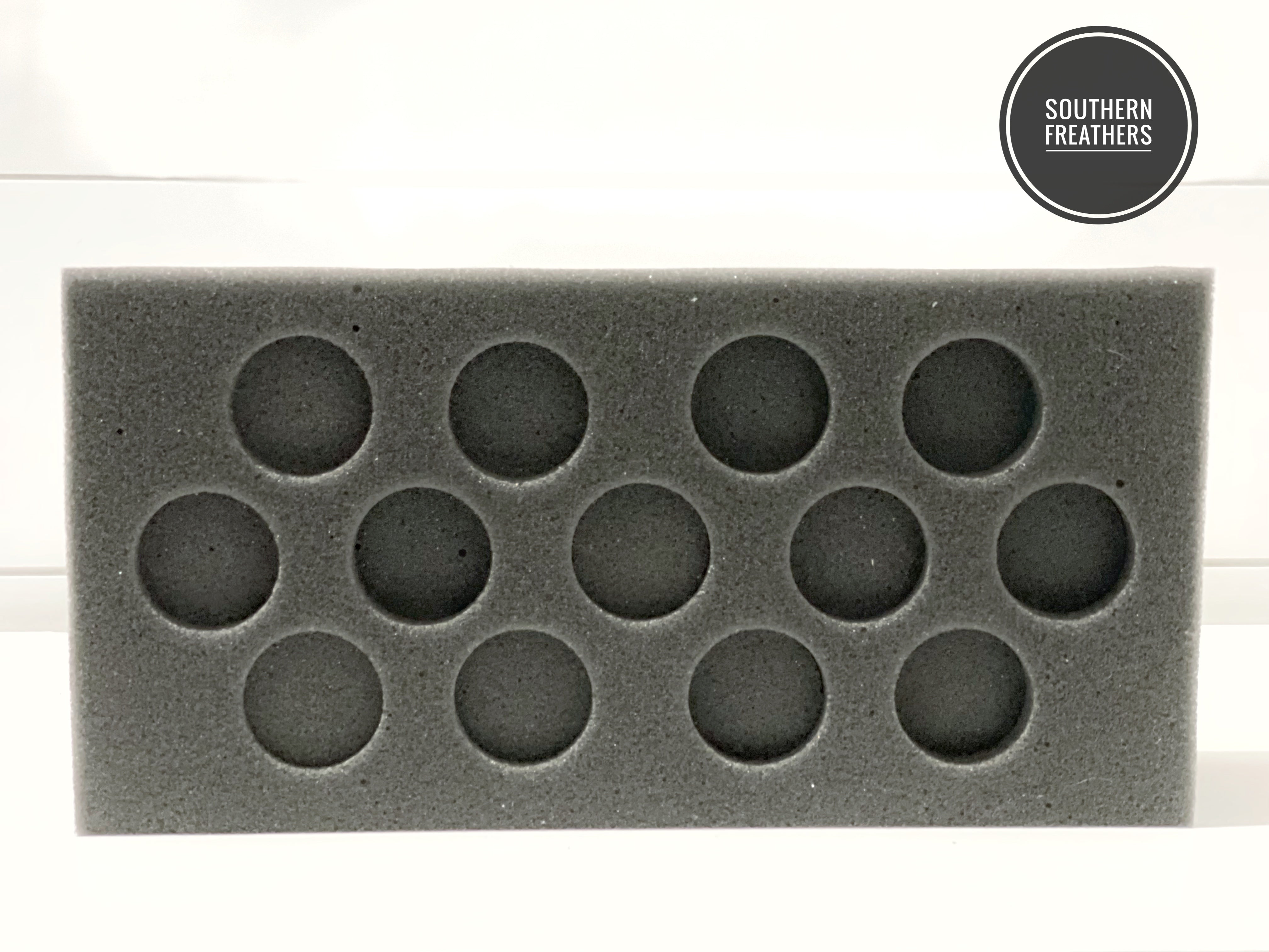 13-egg foam shipper for standard chicken eggs