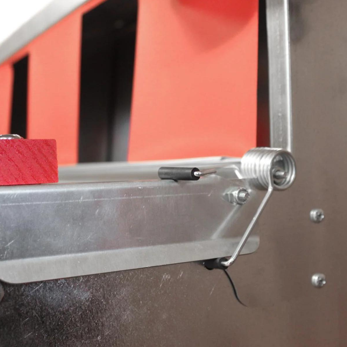 Automatic Nest Box Roost Bar Opener 2.0 | HenGear Nest Boxes