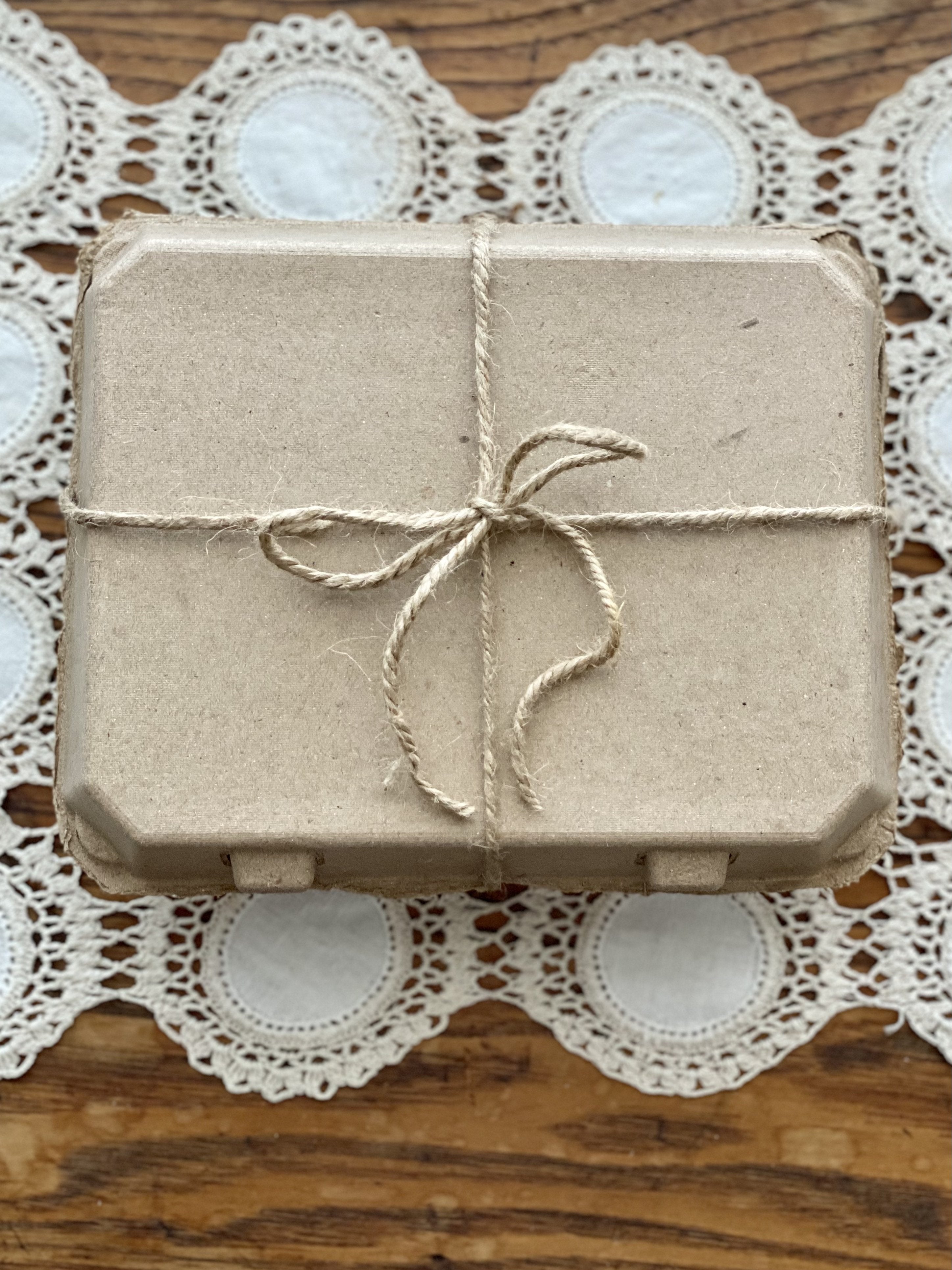 Henlay Vintage Blank Egg Cartons Tan or White