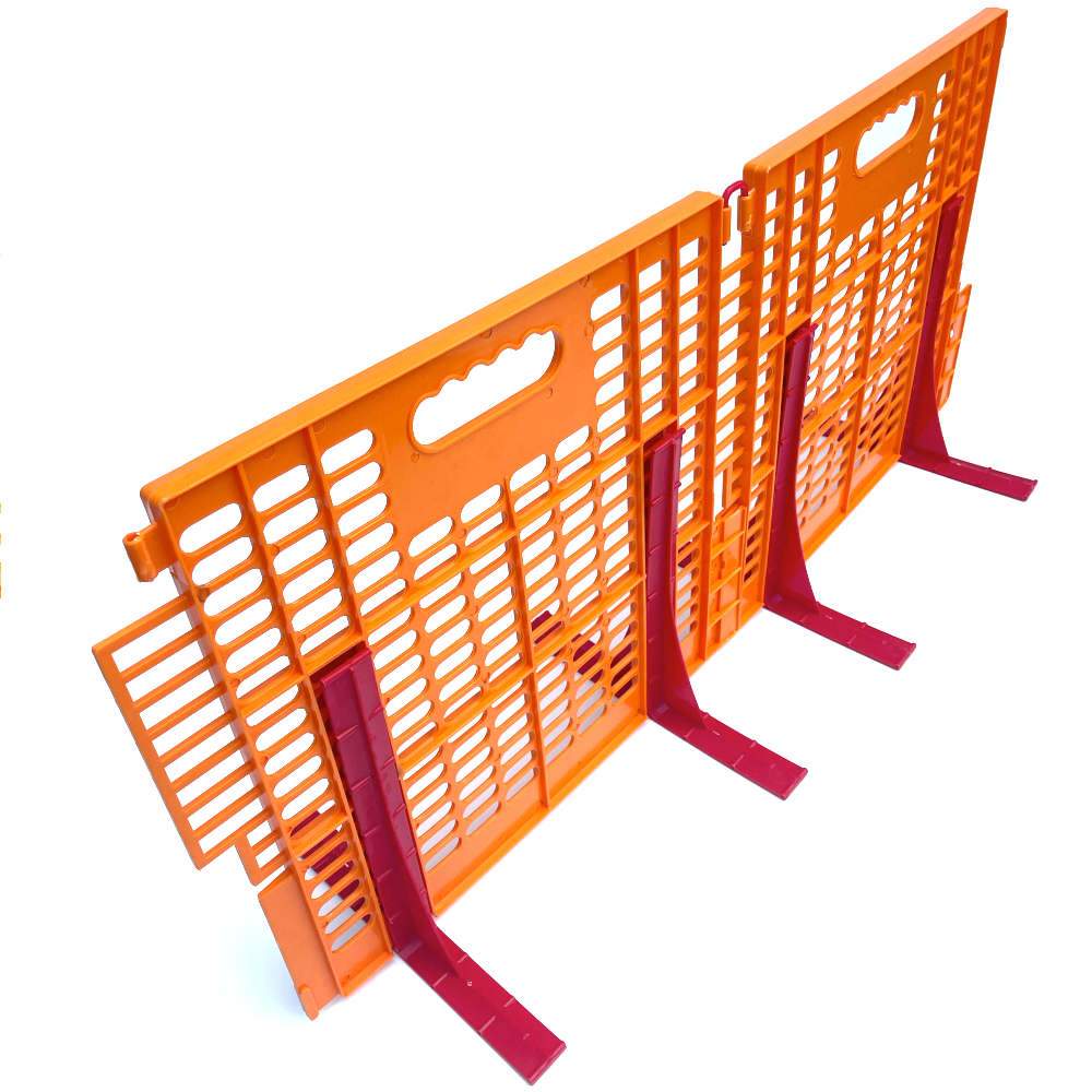 Chick growing compartment for poultry housing