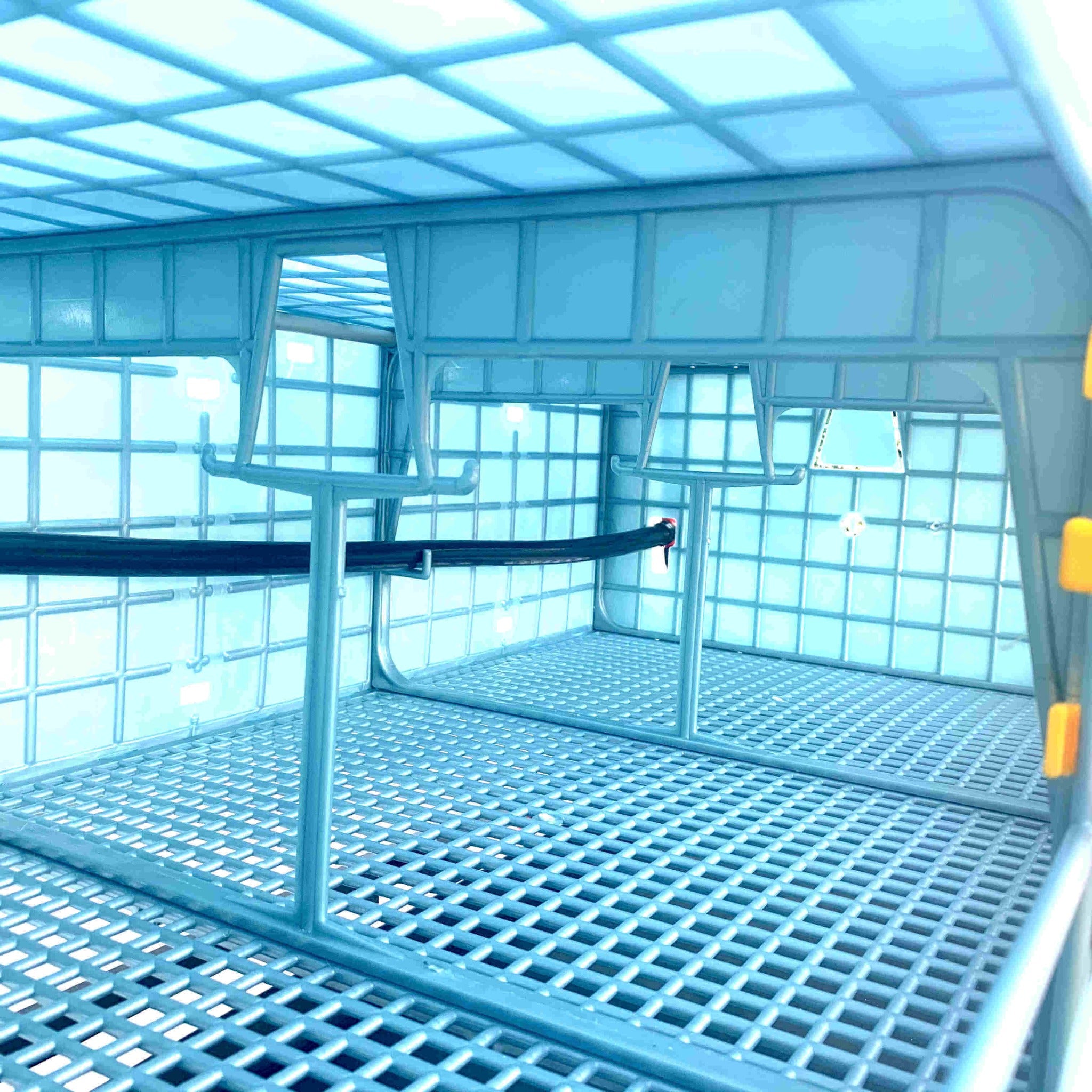 Cimuka GL25-03-3K poultry grow-out pen with lockable wheels and secure door locks.