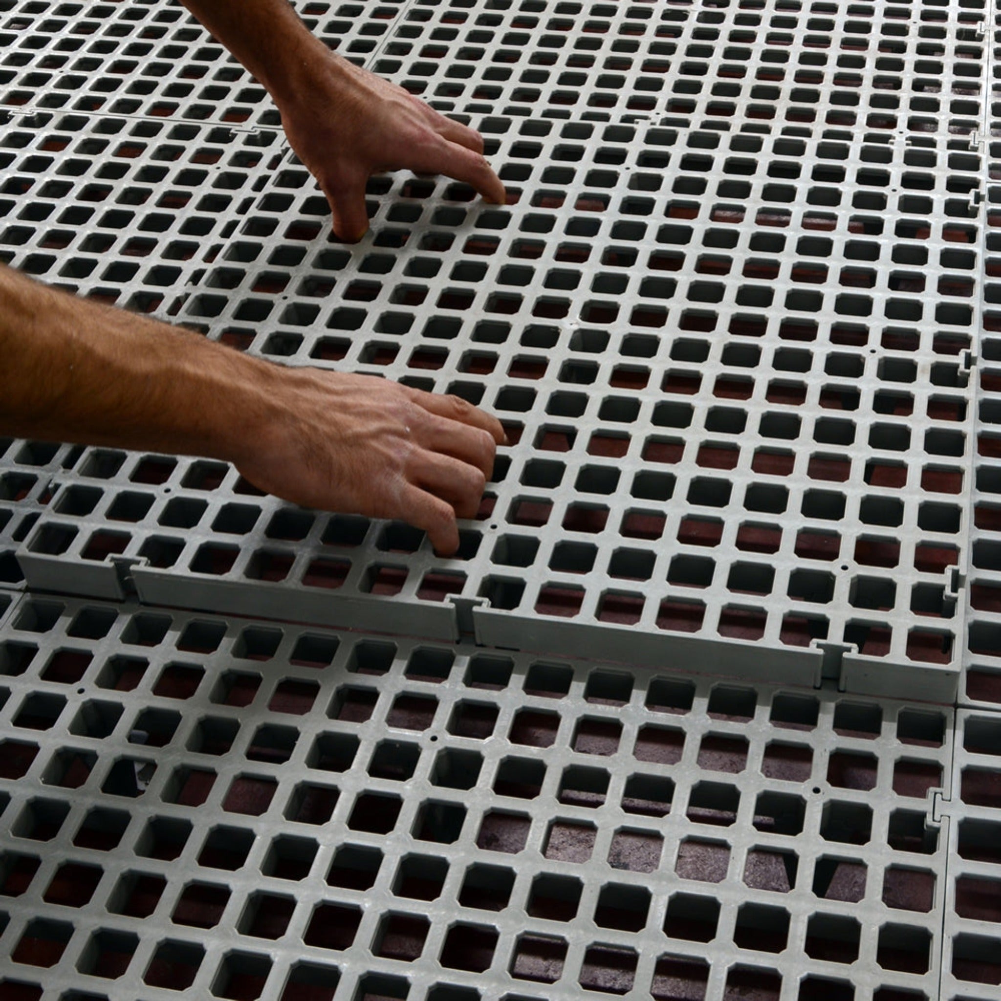 Cimuka PF-CH-G23-H41 slatted poultry flooring with manure drainage