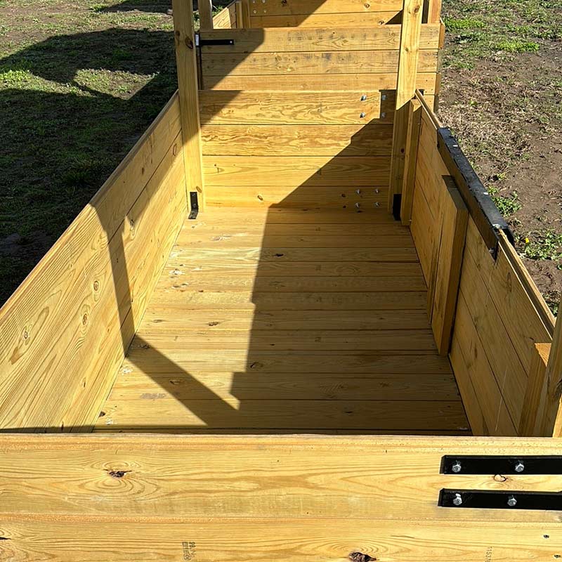 Driftless Outdoors 5’ x 10’ Hay Feeder inside