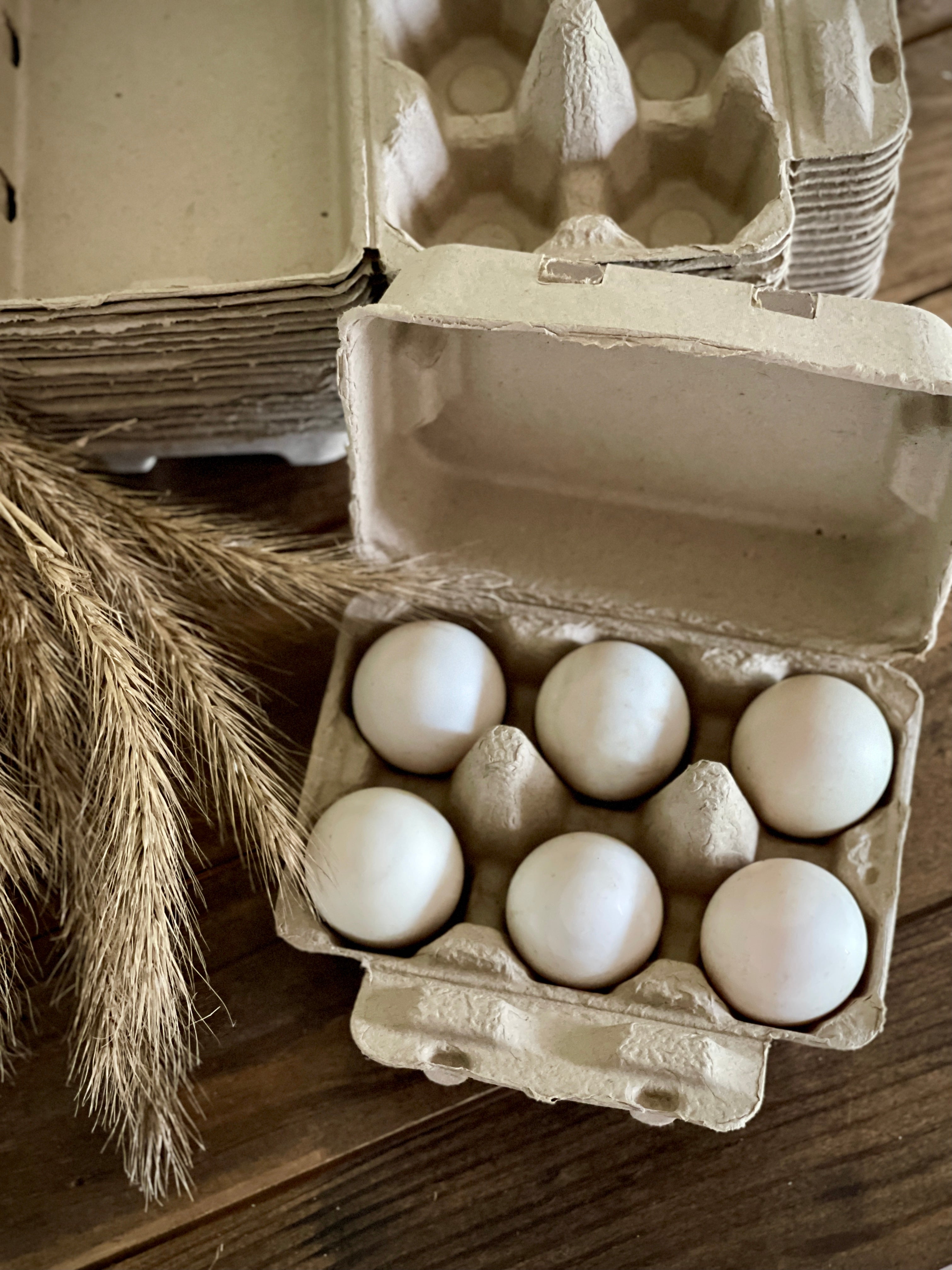Duck egg carton with blank 4 x 5.25-inch top for custom labels