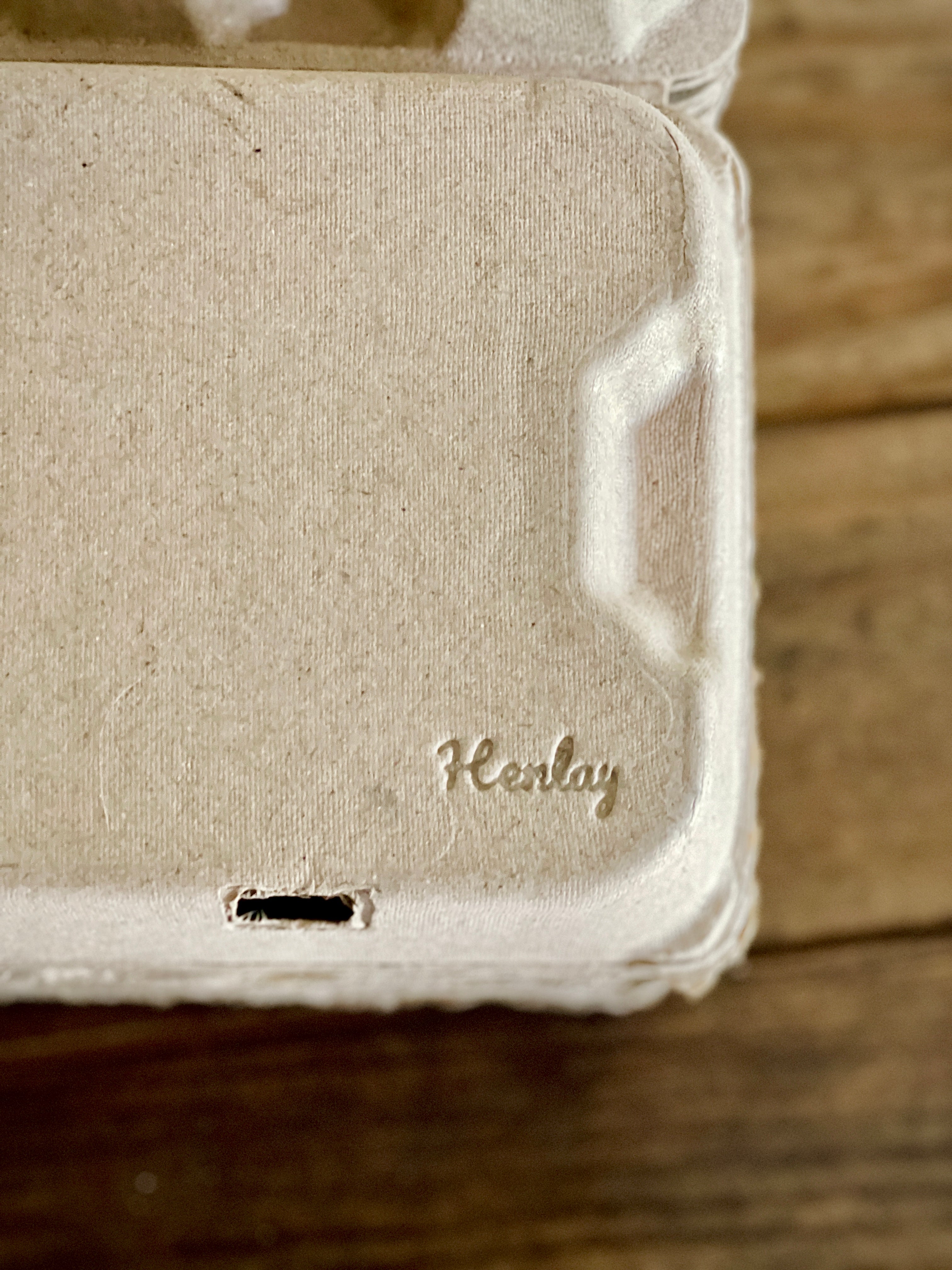 Henlay reusable and compostable recycled cardboard duck egg carton