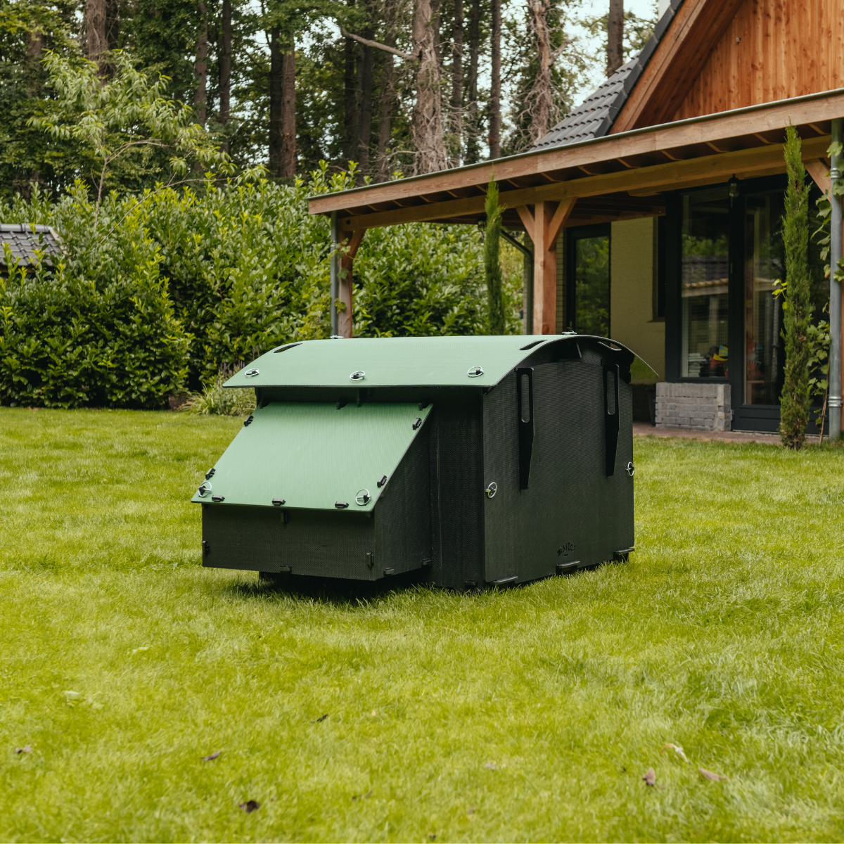 Nestera Chicken Coop Large Ground Lifestyle side view