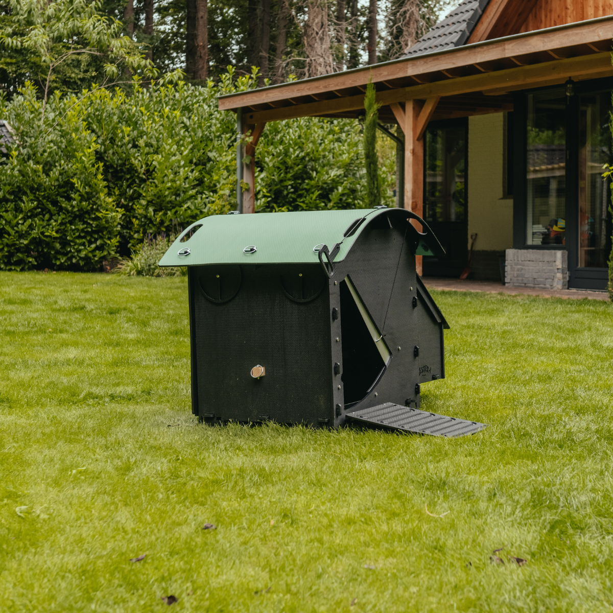 Nestera Chicken Coop Small Ground Side