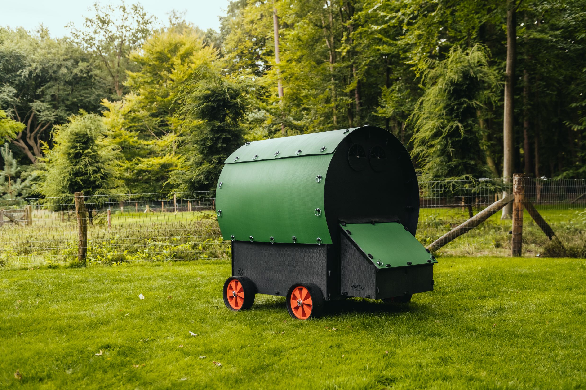 Nestera Wagon chicken coop
