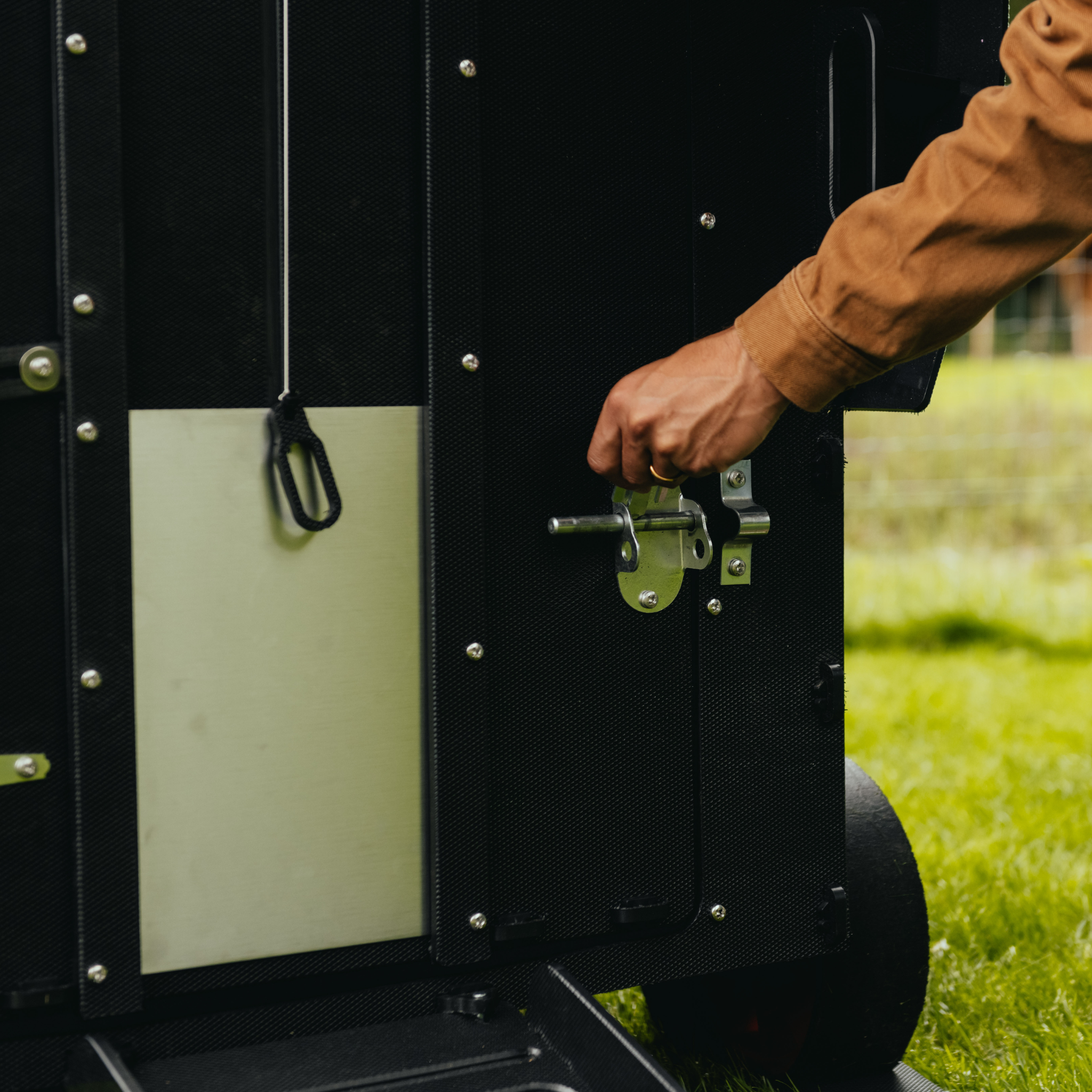 Nestera Wagon chicken coop door lock