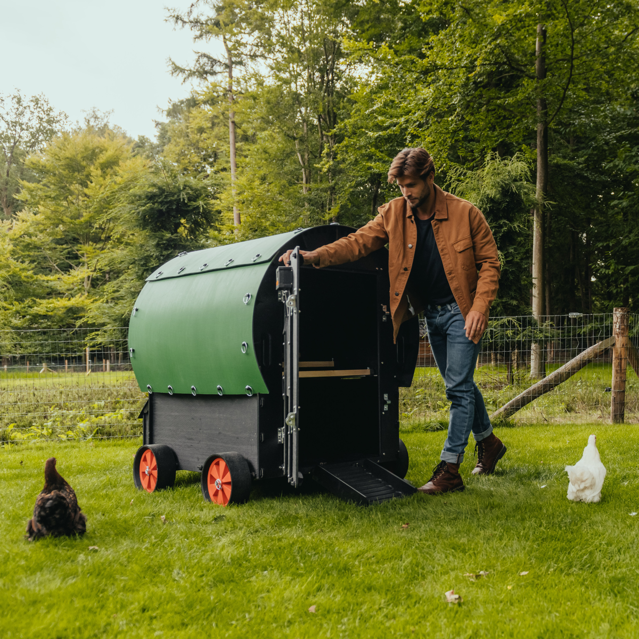 Nestera Wagon chicken coop open door
