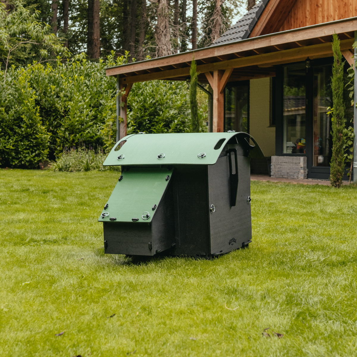 Nestera chicken coop small ground lifestyle