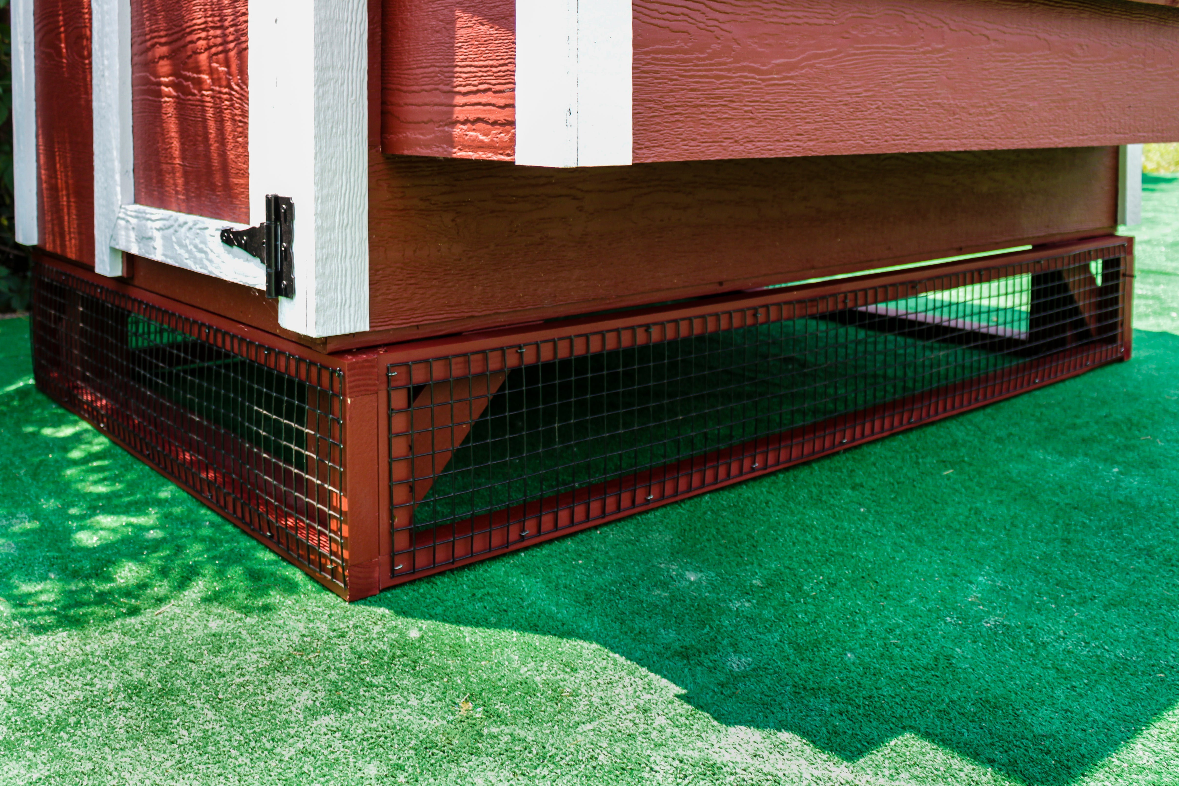 OverEZ Large Wire Chicken Coop Panels in Red, White or Blue