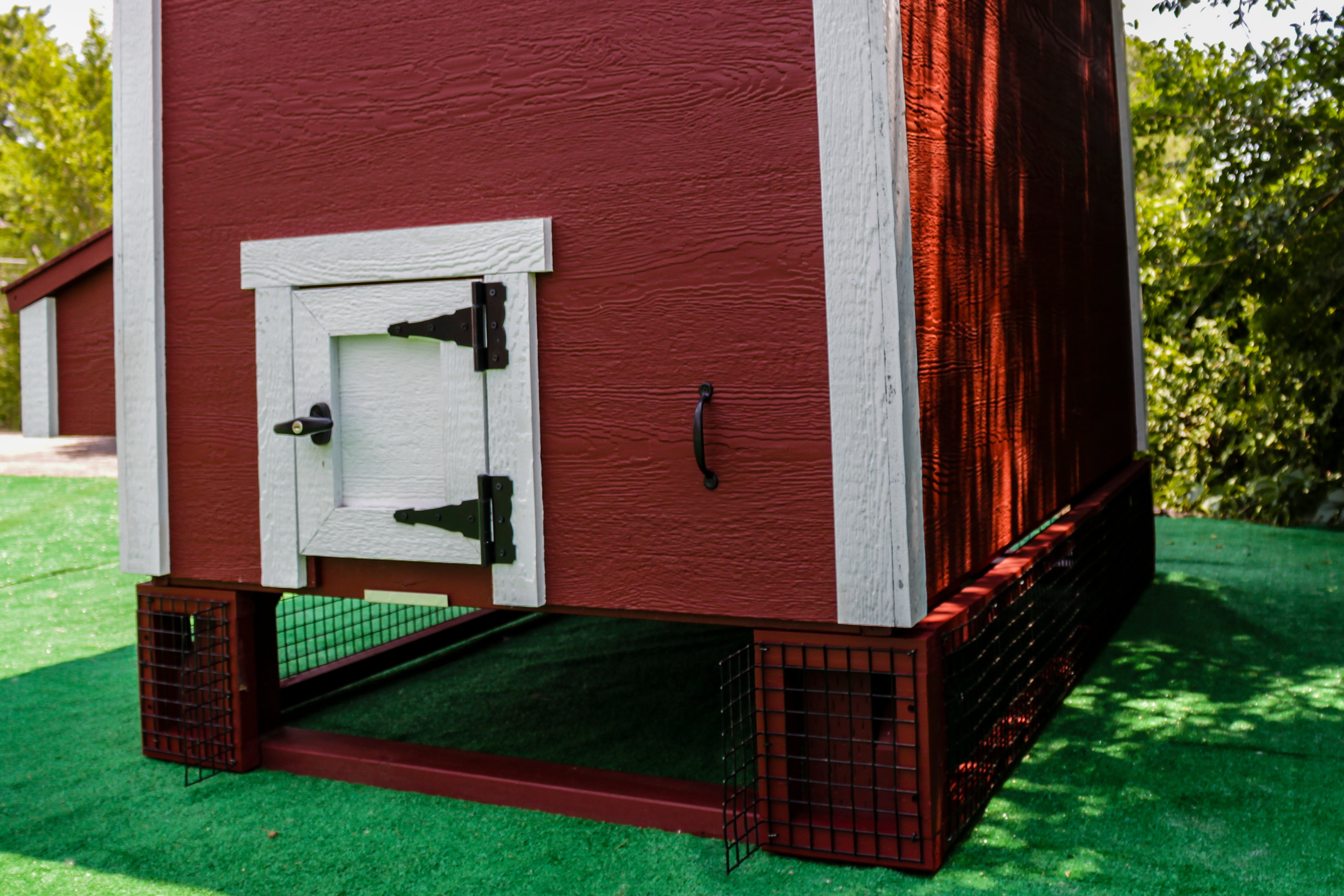 OverEZ Jumbo Wire Chicken Coop Panels in Red