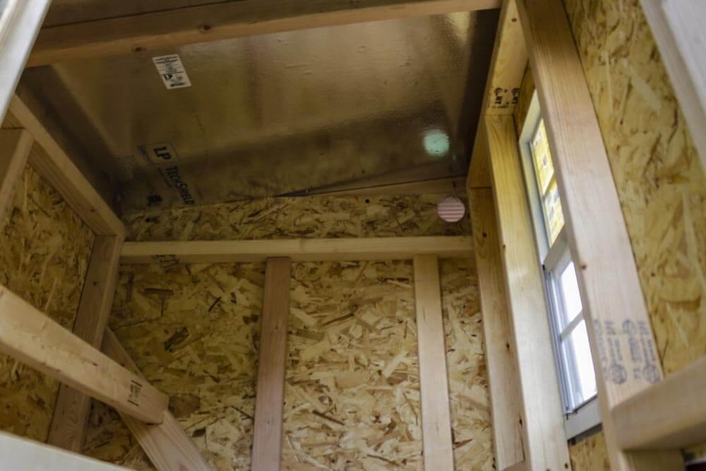 OverEZ Chicken Coop Large Up to 15 Chickens inside view ceiling and vent
