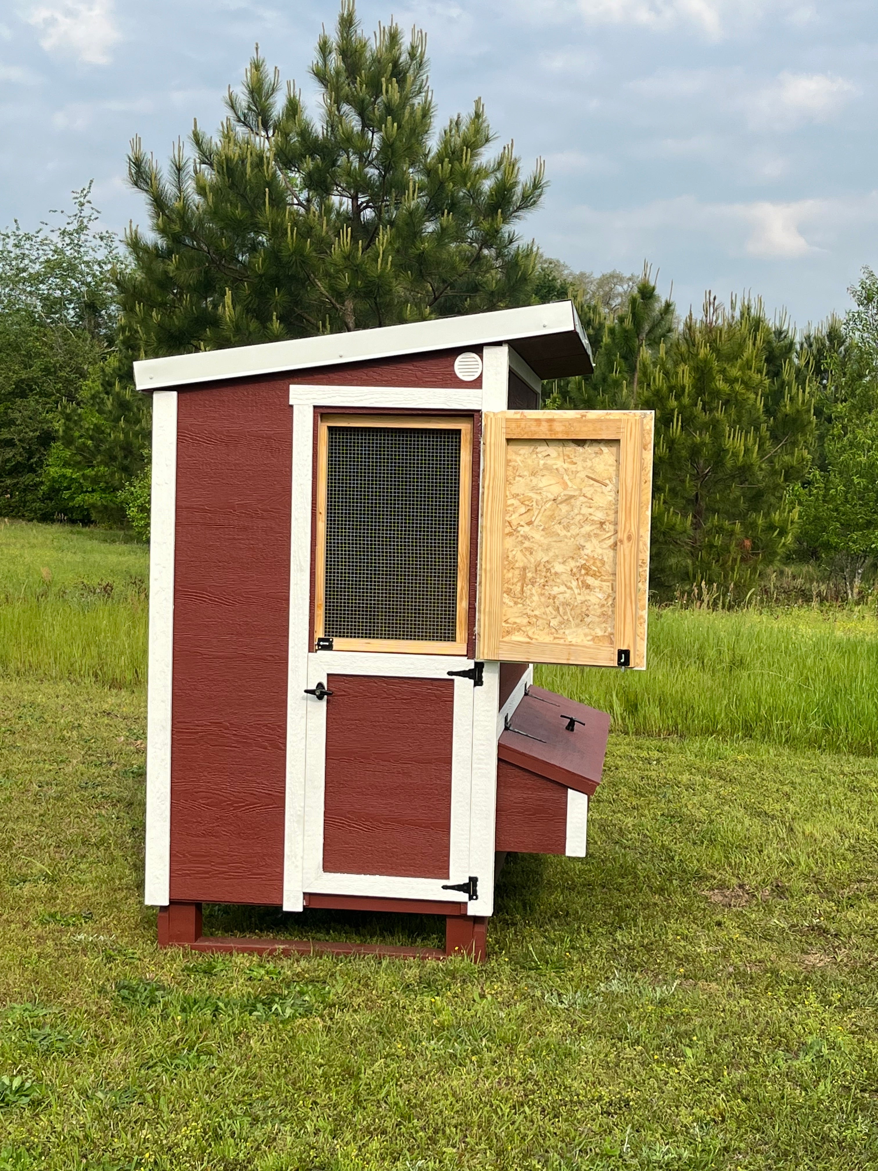 OverEZ Chicken Coop Walk-In Up to 18 Chickens side view with ventilation optional door