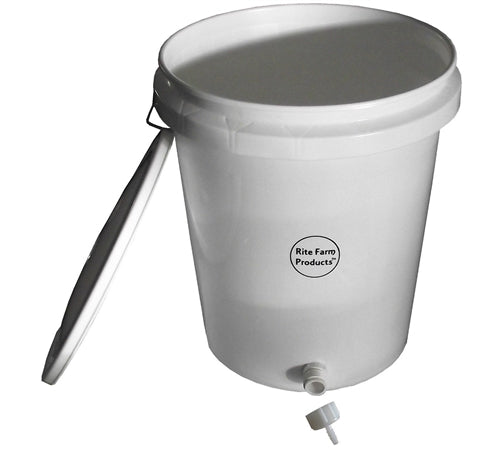 Rite Farm Products 5-gallon gravity waterer kit for rabbit nipple drinkers