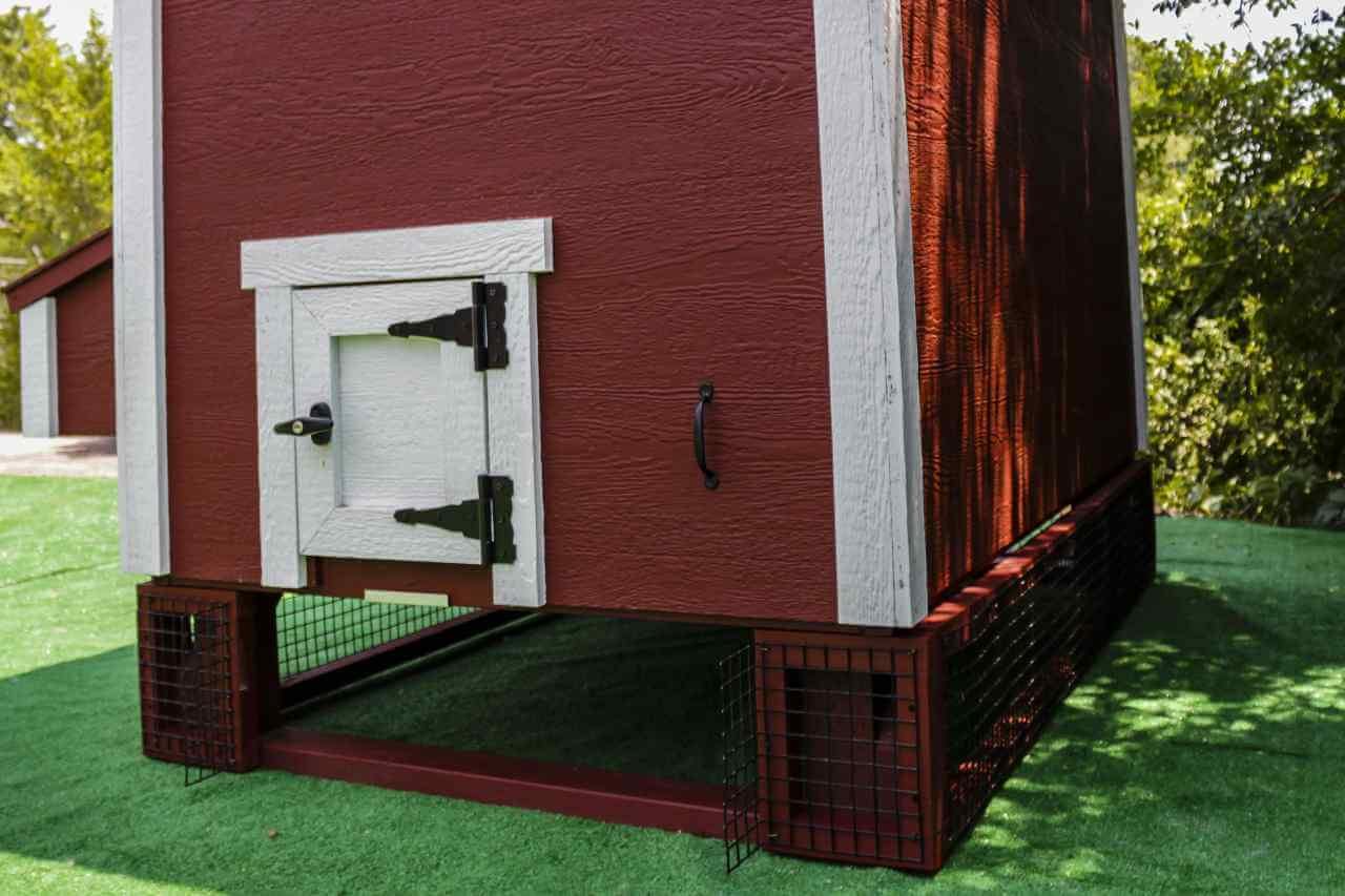 OverEZ Small Wire Chicken Coop Panels in Red