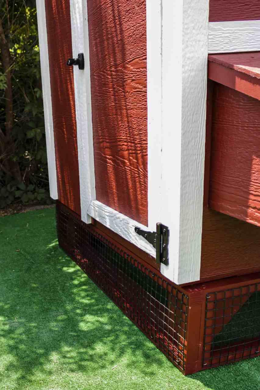 OverEZ Large Wire Chicken Coop Panels in Red, White or Blue