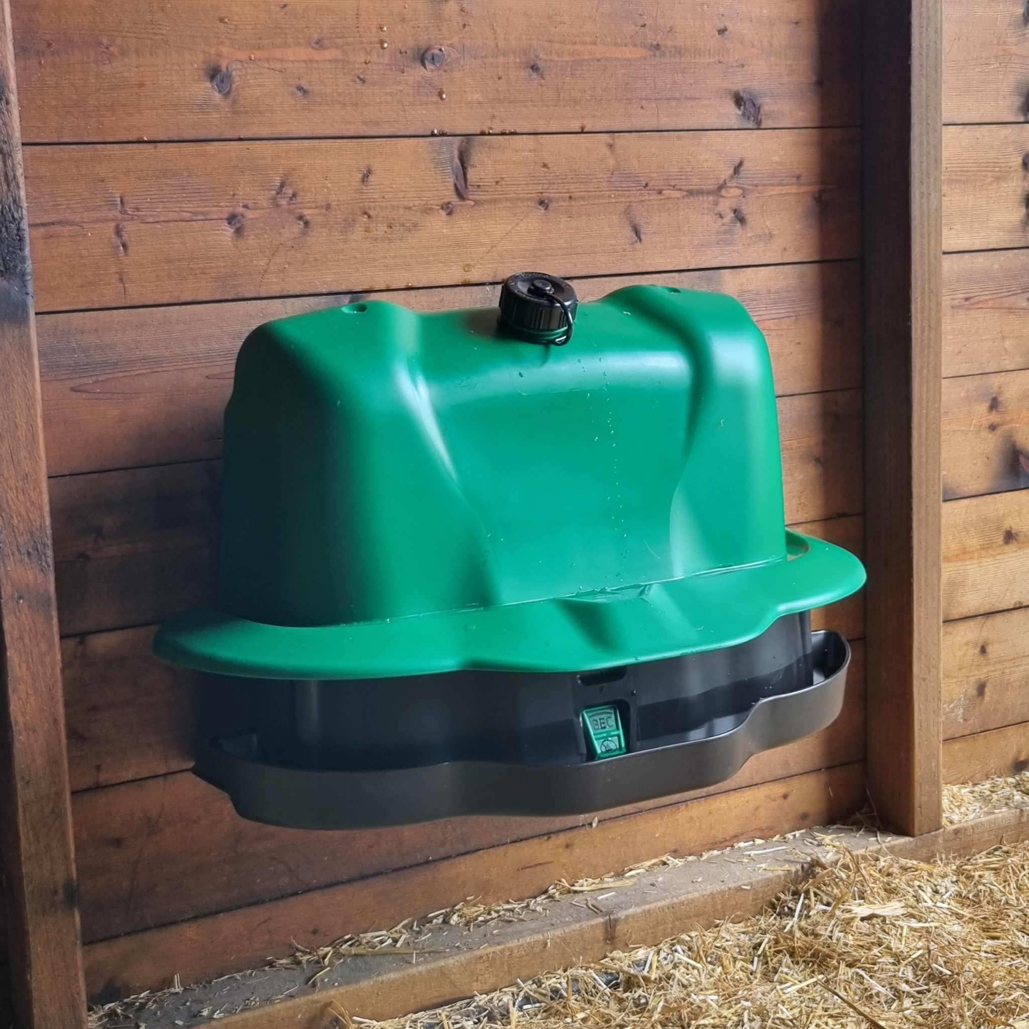 BEC Wise Mountable Drinker – 3 Gallon Poultry & Game Waterer