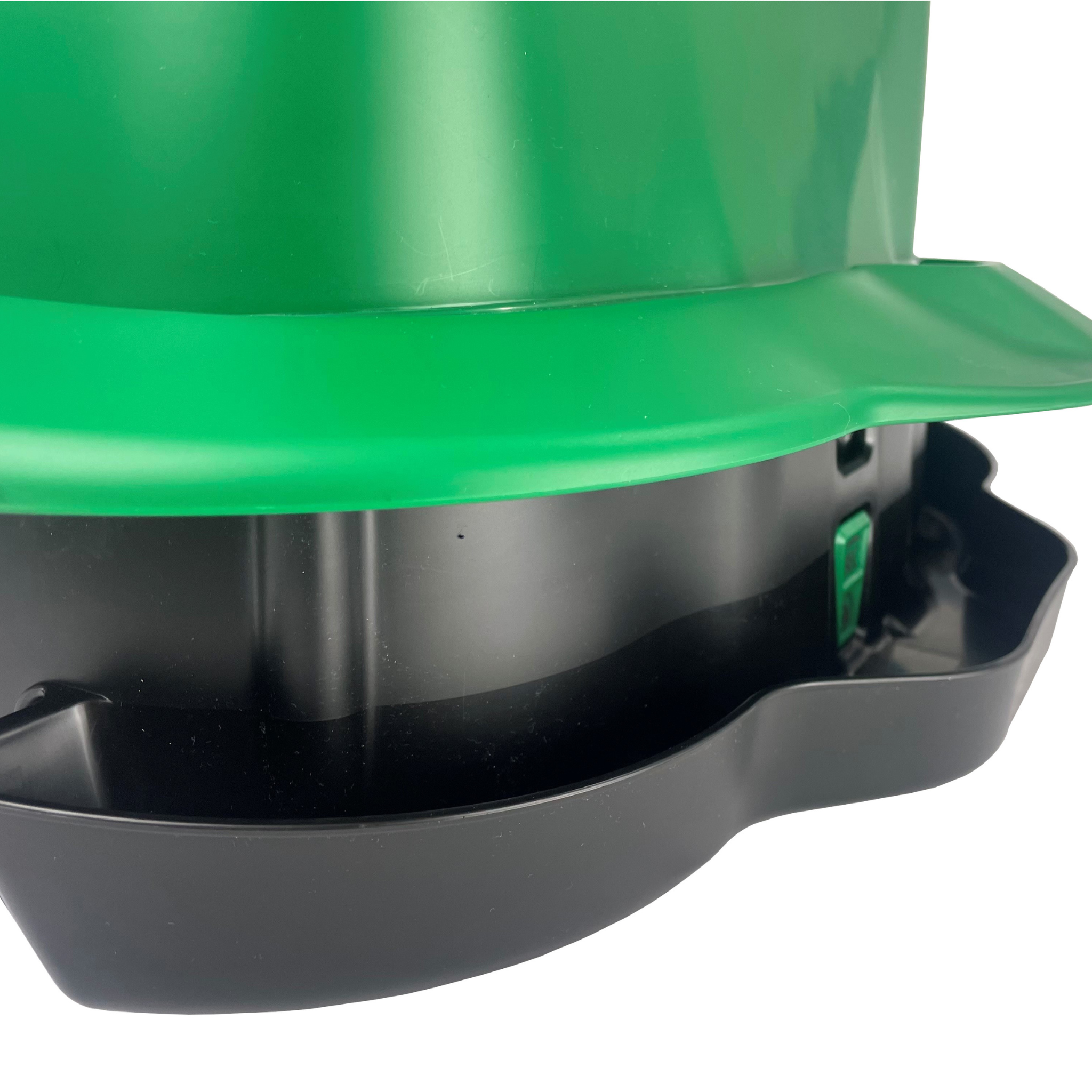 BEC Wise Mountable Drinker – 3 Gallon Poultry & Game Waterer