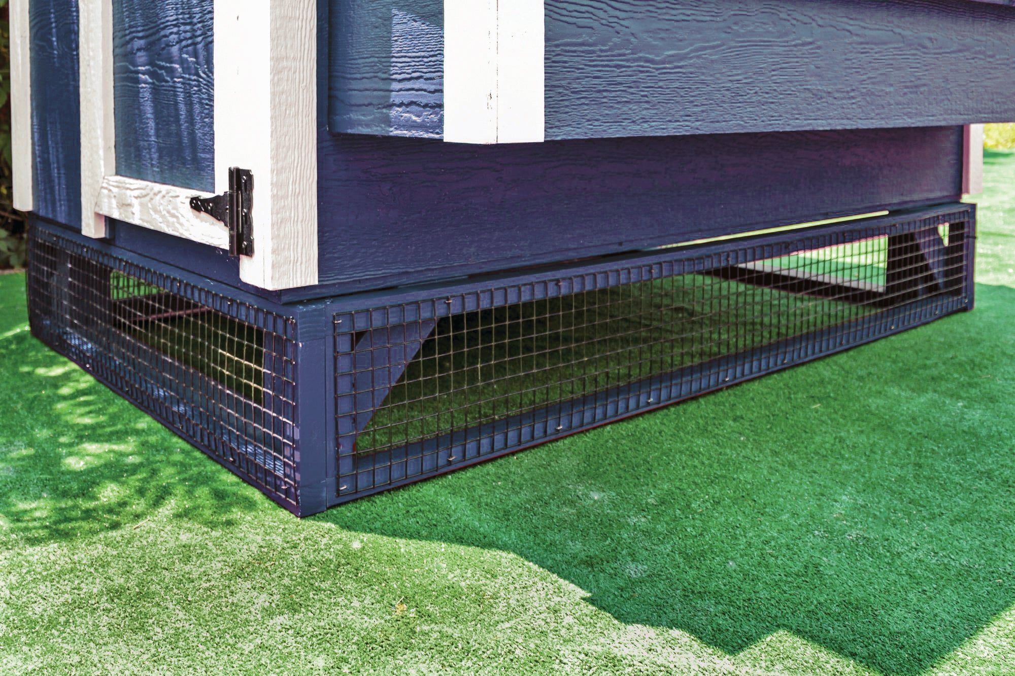 OverEZ Medium Wire Chicken Coop Panels in Red, White or Blue